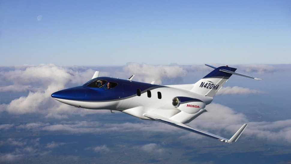 Hondajet_fleet_with_first_production_aircraft-1