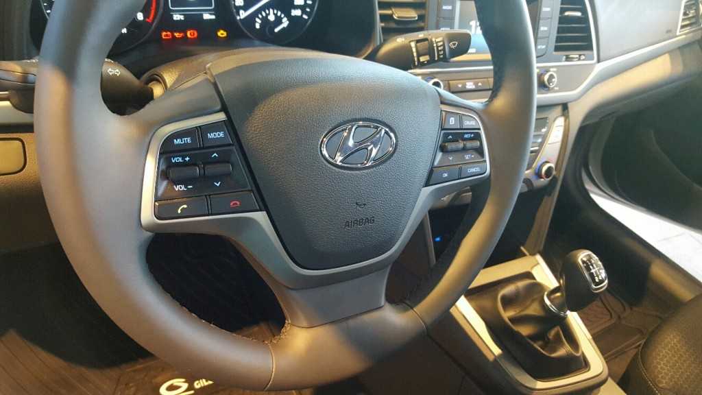 Hyundai Elantra 2016 (12)