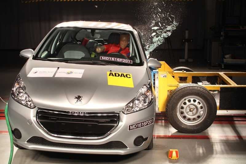 Peugeot208-2Airbags_lateral