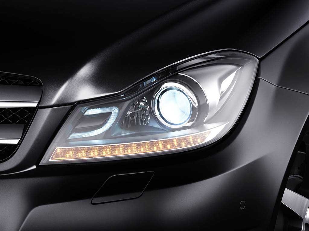 Bombillas LED en vez de halógenas o incandescentes, ya puedes ponerlas en  tu coche