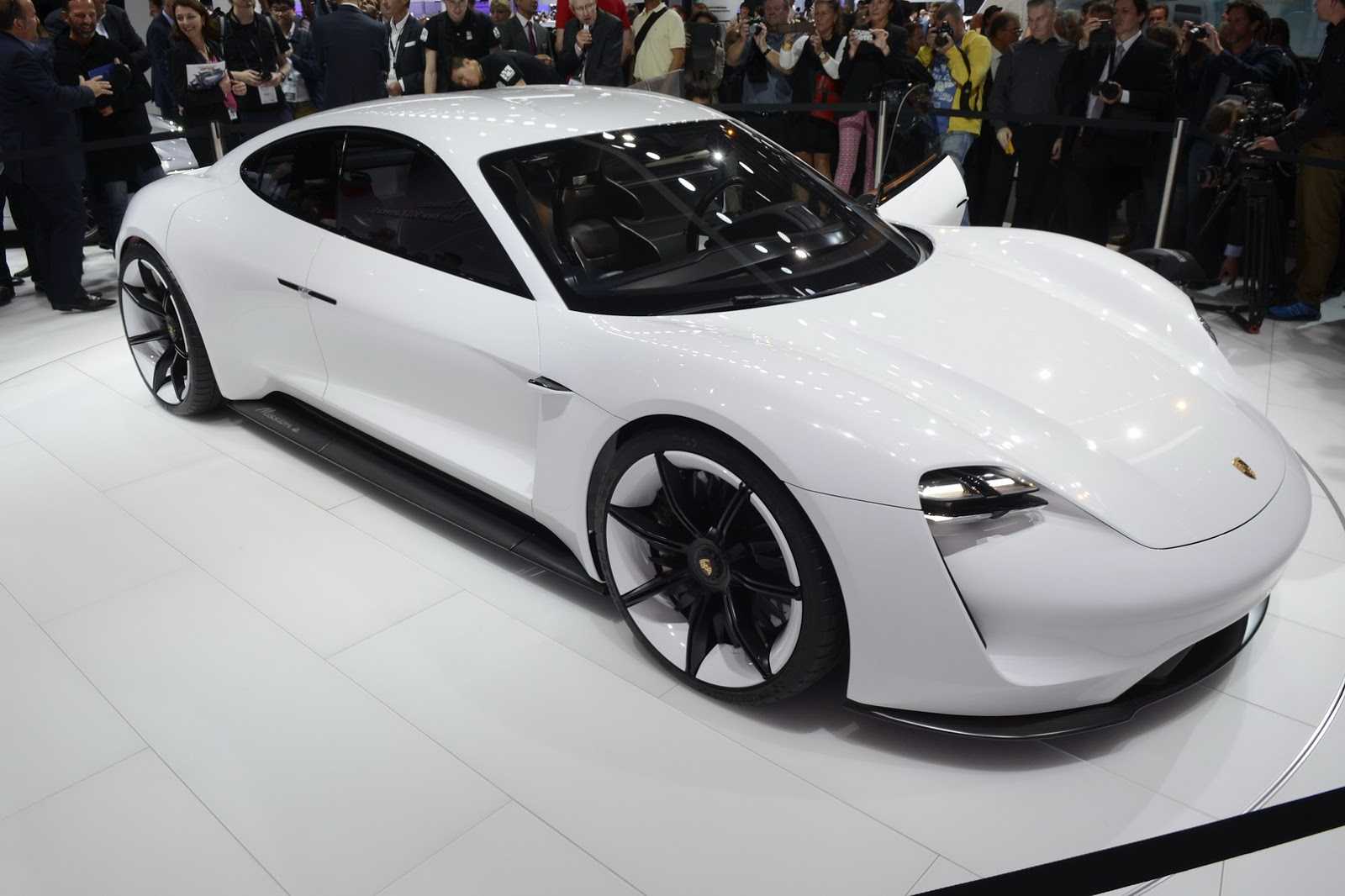 El futuro ahora: Porsche comienza a probar sus Turbo cargadores de 800  Volt - Rutamotor