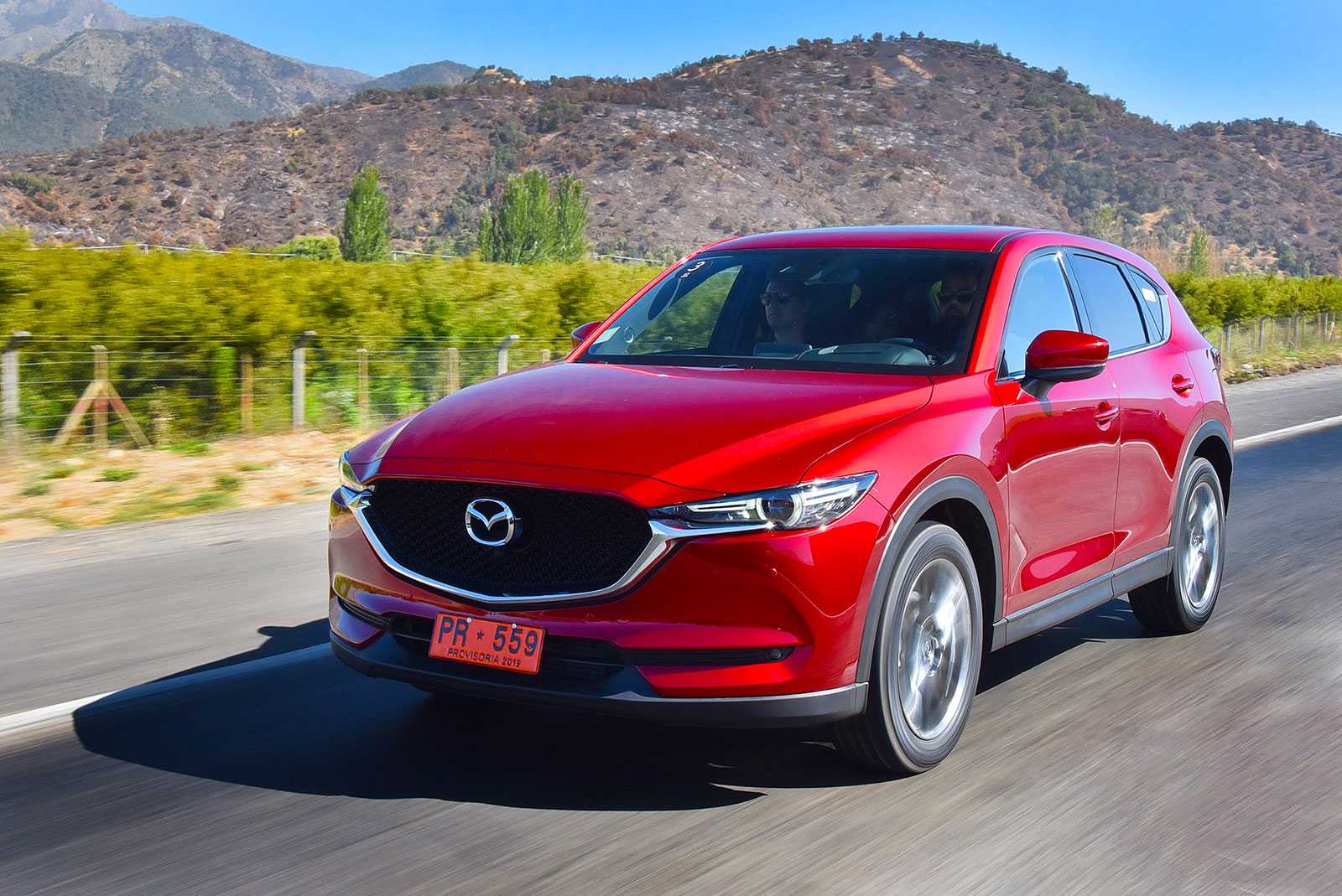 Mazda presenta en Chile nuevas versiones del MX5 y CX5