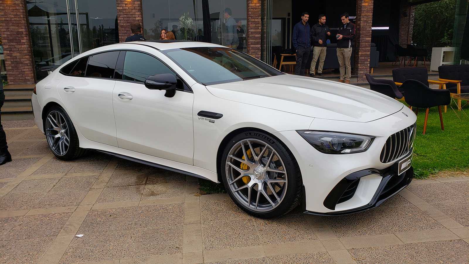 Mercedes Amg Gt 4 Door Coupe Y El Mercedes Amg C 63 S