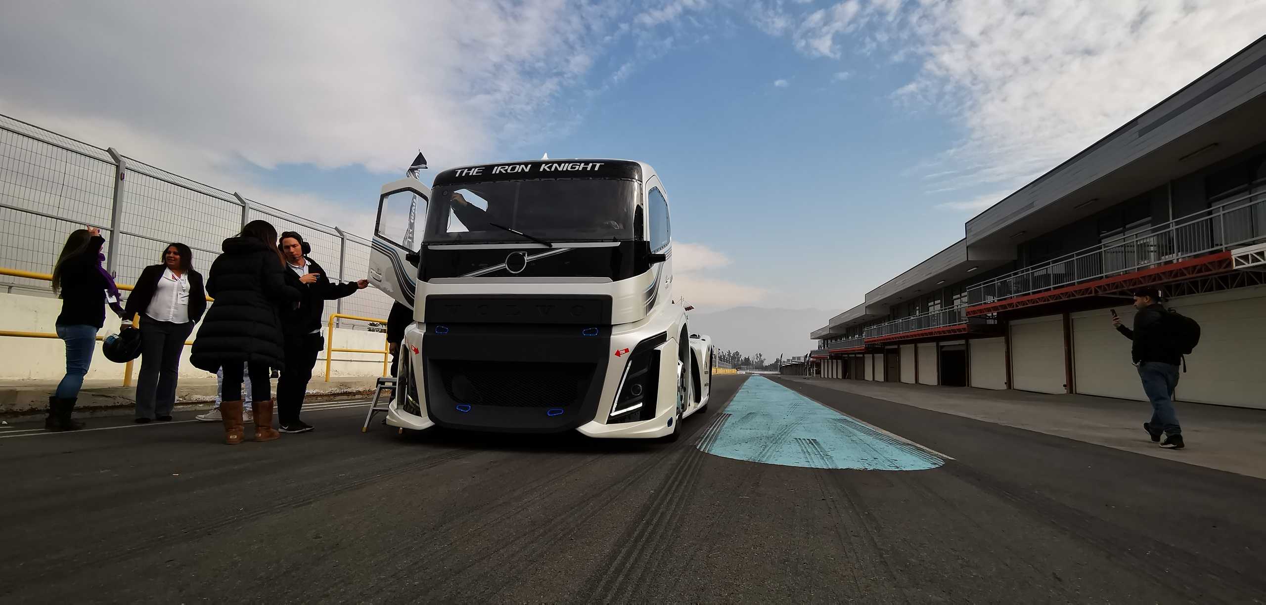 Volvo Iron Knight El camión más rápido del mundo visita Chile Rutamotor