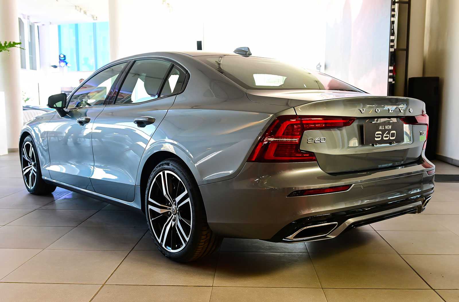 Volvo estrena en Chile el esperado S60 con una versión T8 híbrida