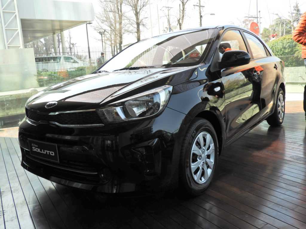 KIA Soluto 2020 llega finalmente a Chile en dos versiones apostando en