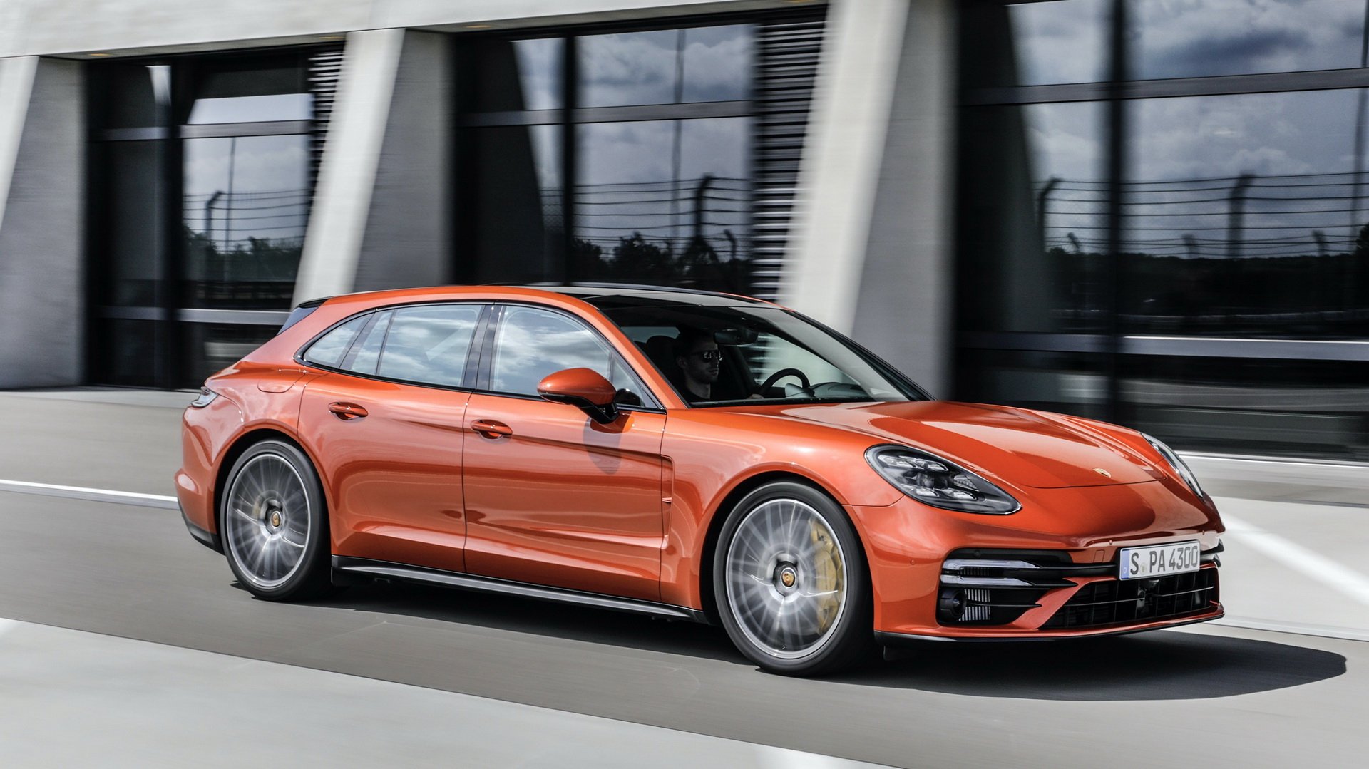 Yammine Porsche presentó el facelift del Panamera 2021 Yammine