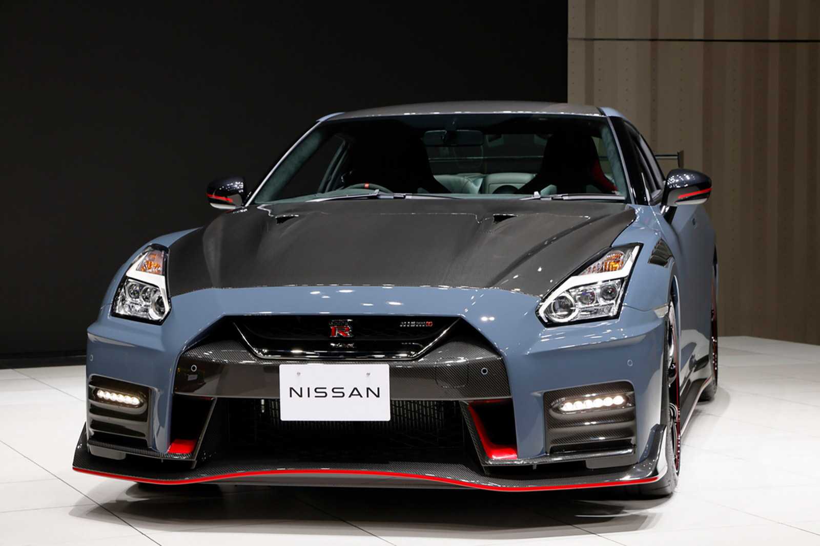 Nissan presentó en Japón el nuevo GTR Nismo en dos versiones