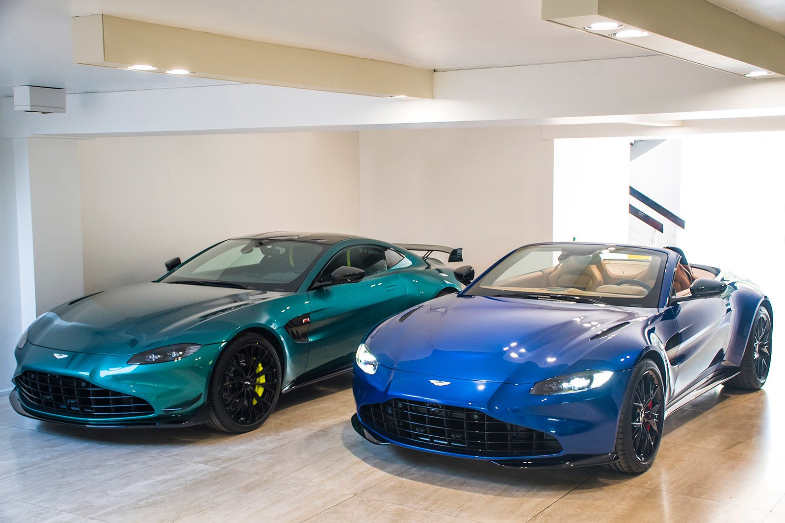 Aston Martin estrena en Chile el Vantage F1 y Roadster