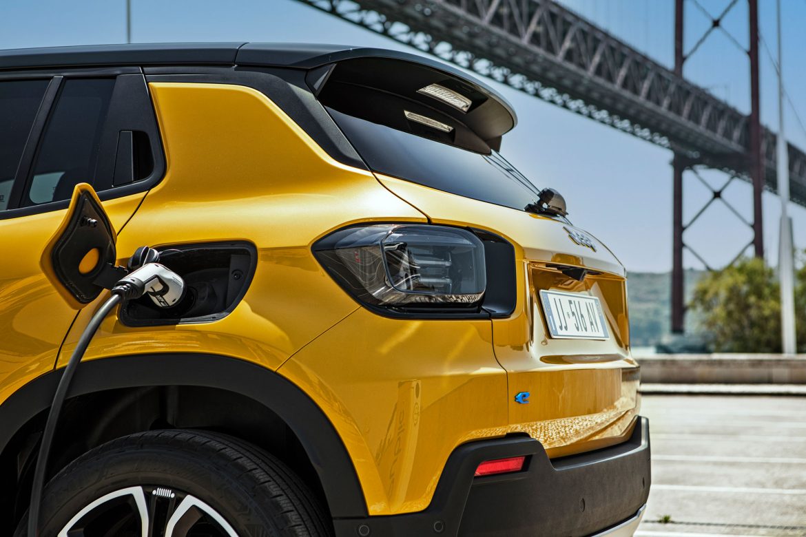 2023-Jeep-Avenger-00004