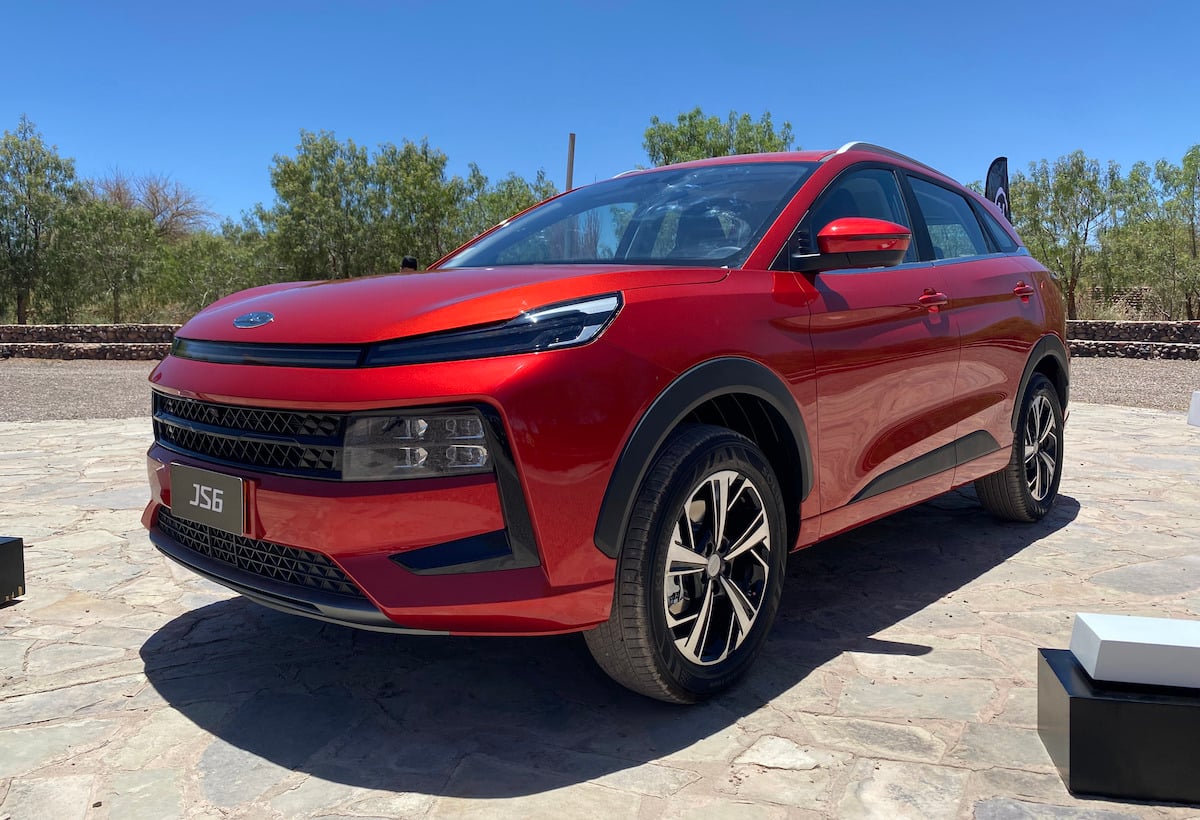 JAC completa su renovada gama SUV con el estreno del JS6