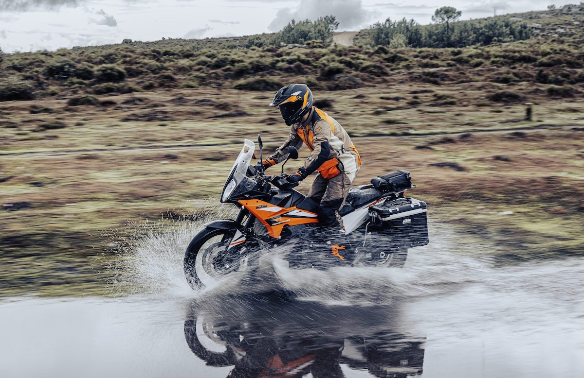 KTM 890 ADVENTURE Action 1 Rutamotor