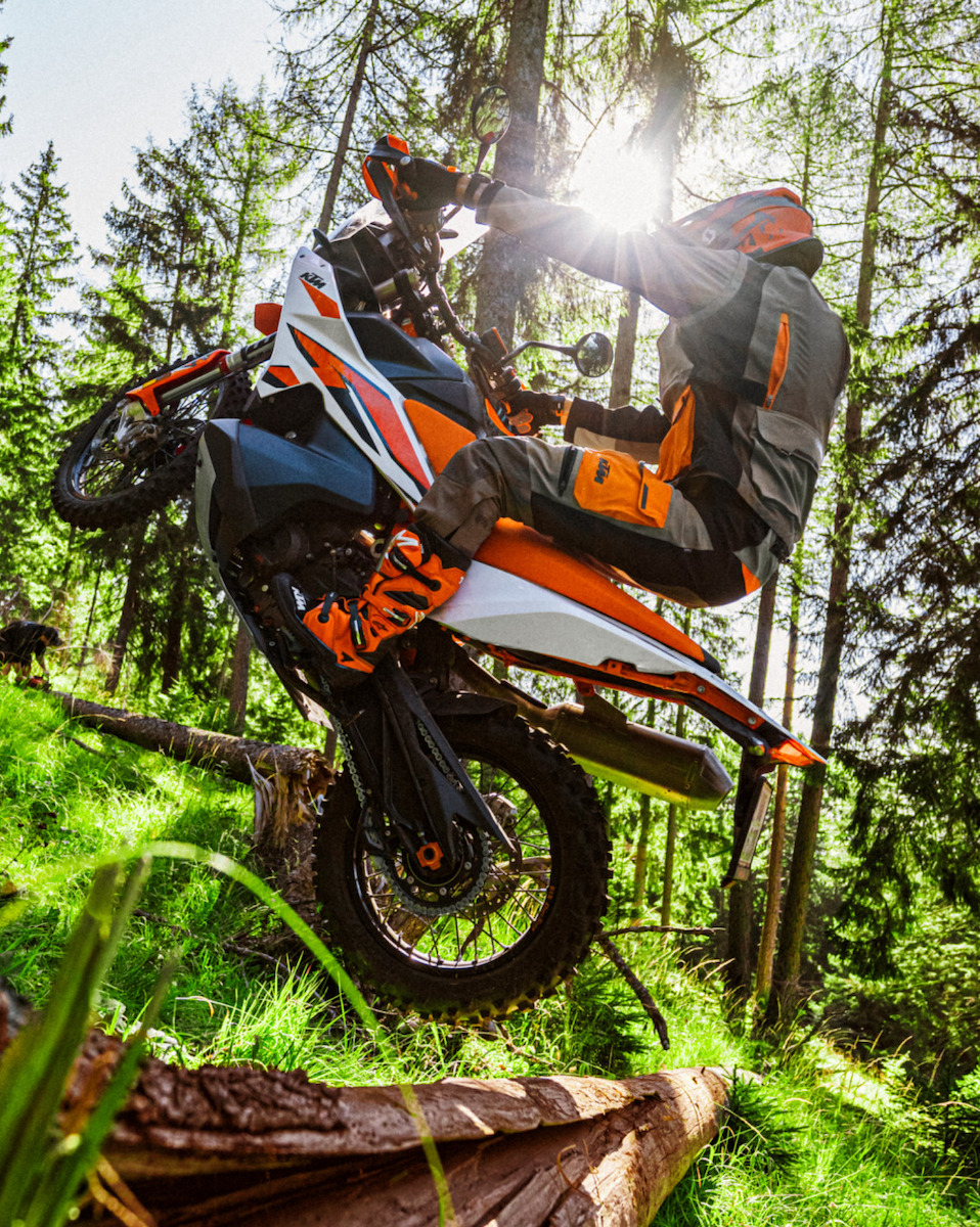 ktm-890-adventure-r-action-4-rutamotor