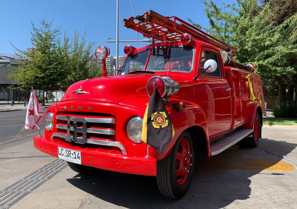 Opel presenta la renovación de su característico rayo