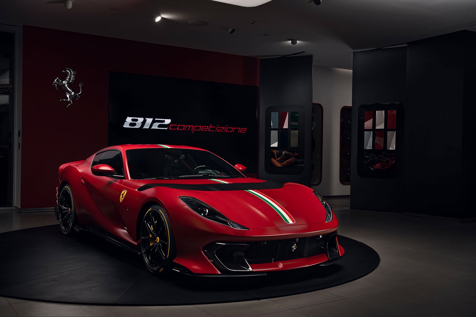 Benvenuto Ferrari 812 Competizione a Chile