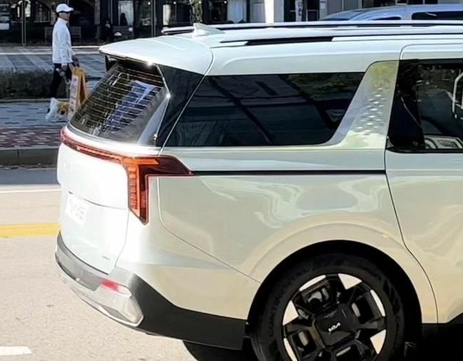 Kia Carnival Rutamotor 0