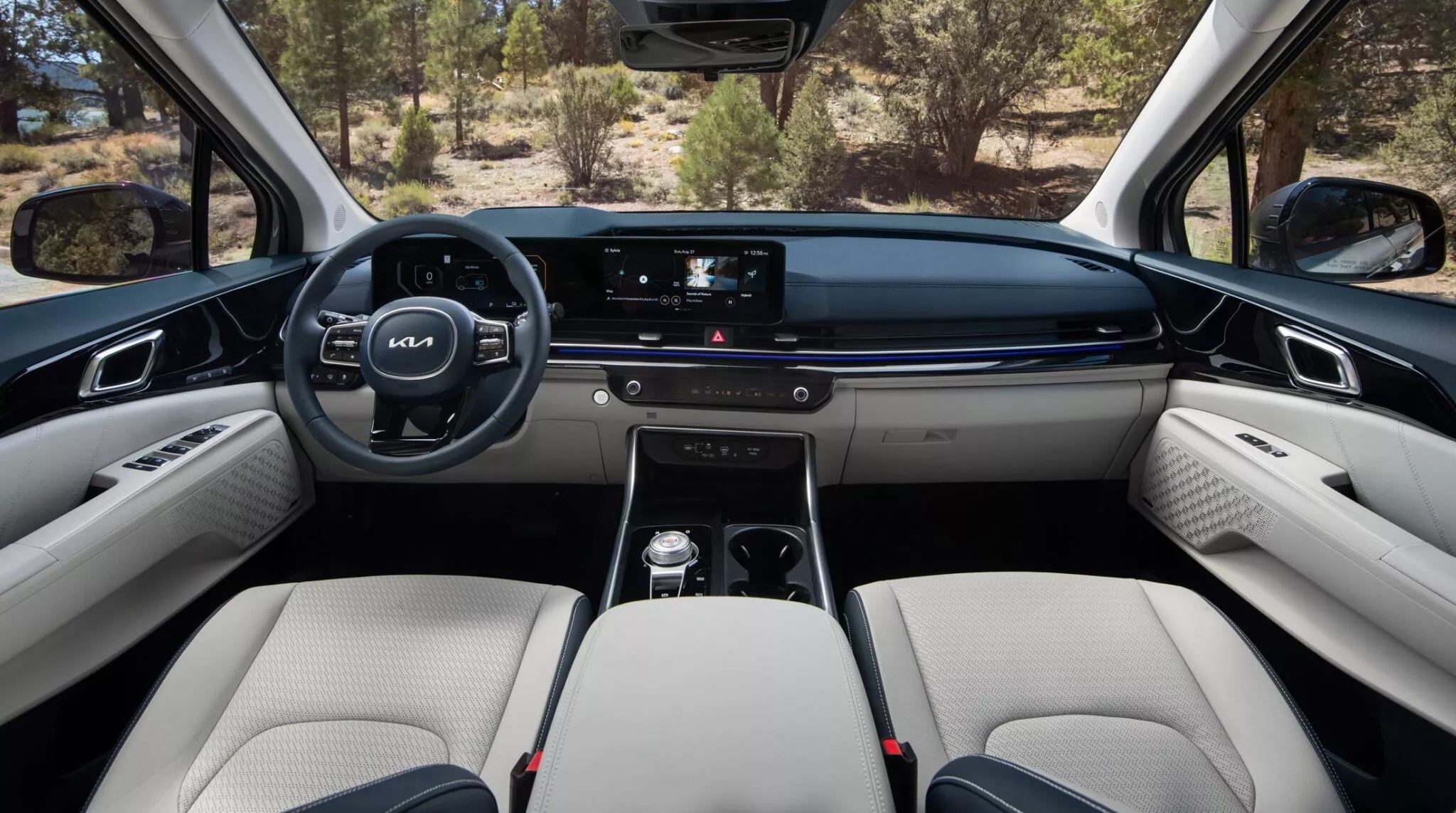 Kia hace a las minivan relevantes con el facelift del Carnival 2025