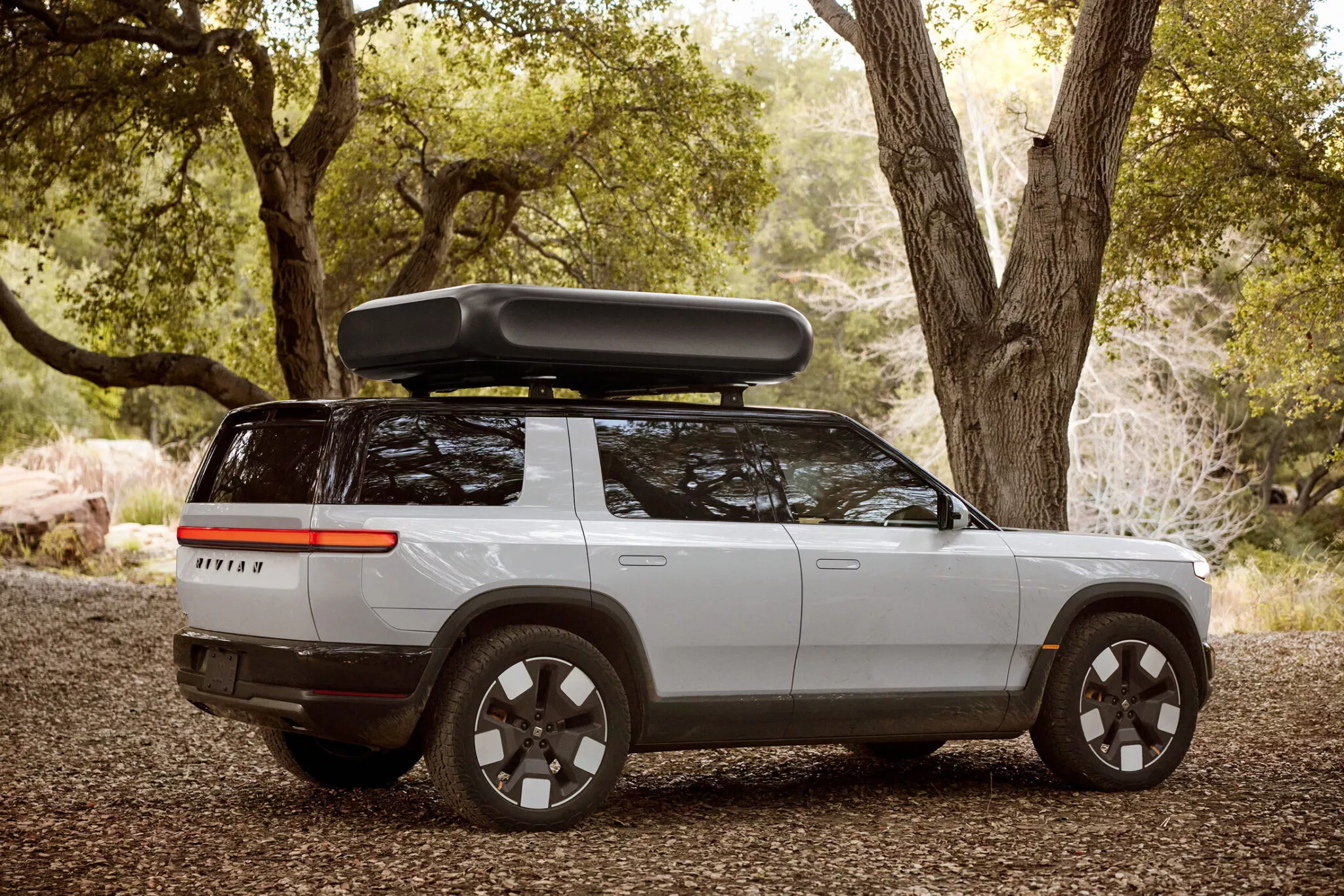 Rivian presentó su nuevo SUV mediano accesible R2 - Rutamotor