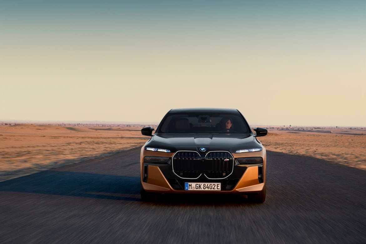 BMW i7