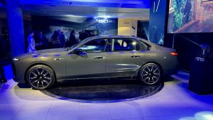 BMW i7