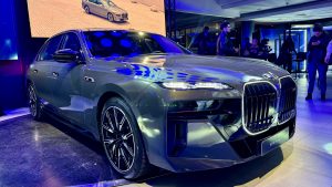 BMW i7