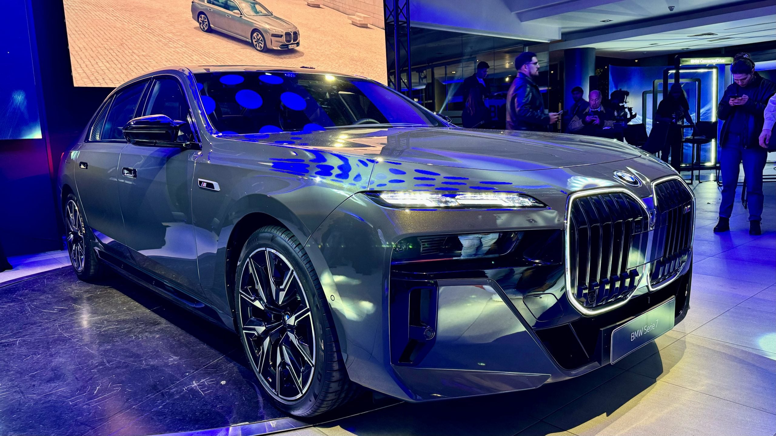 BMW i7