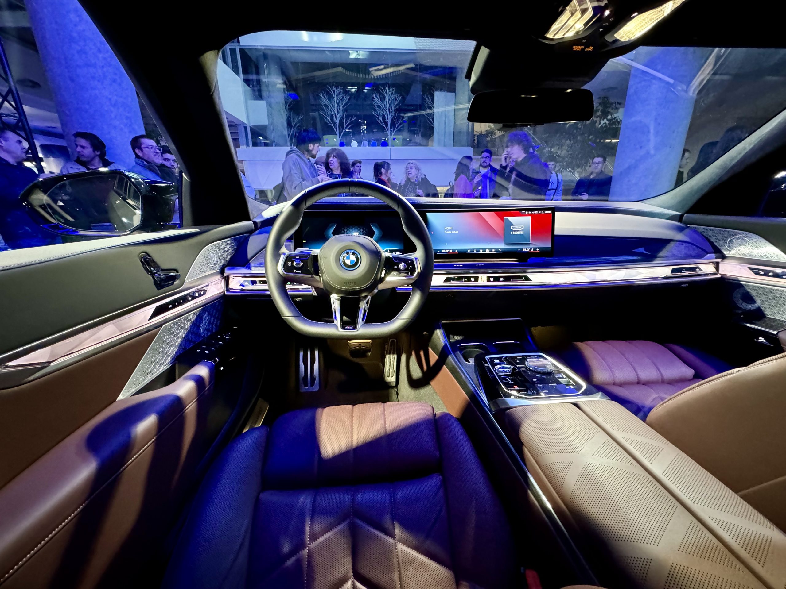 BMW i7