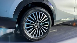 Omoda C7