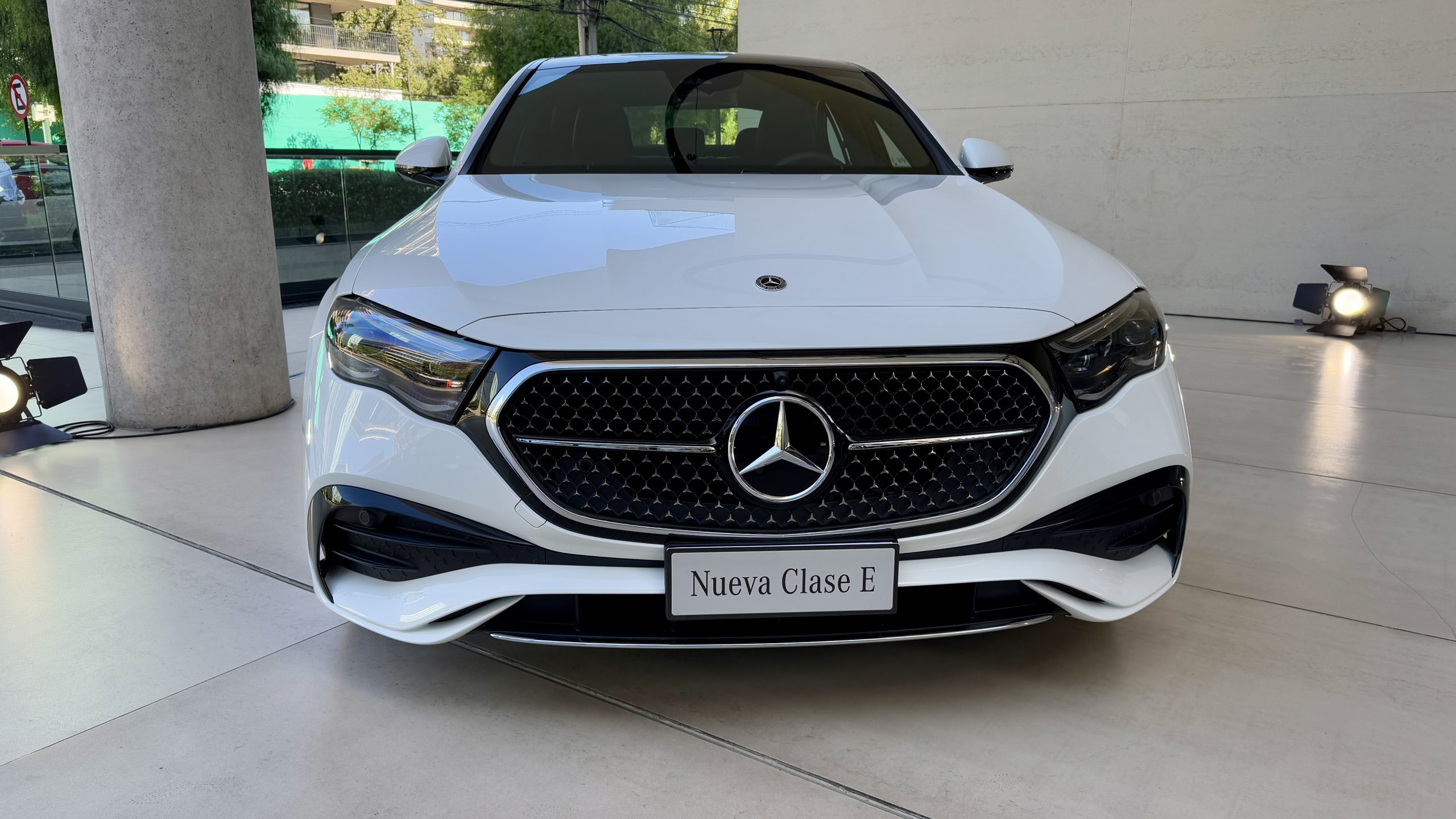 Mercedes-Benz Clase E 500 Sedán 1994 Modelo 3D - Descargar Sedan on  3DModels.org, image size:2560x1440