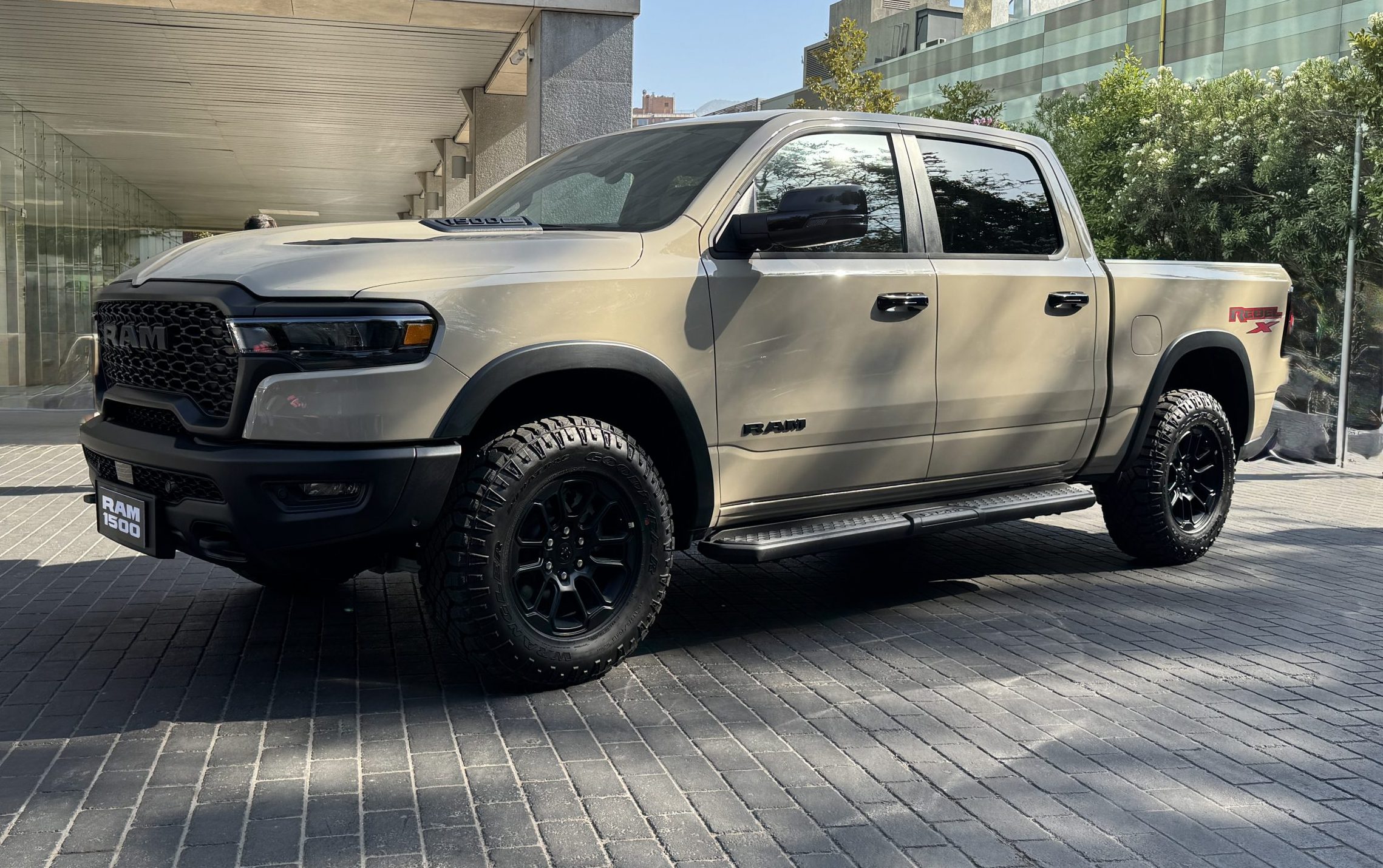 RAM 1500 Rebel en Chile sin motor V8 pero más potente y fuerte