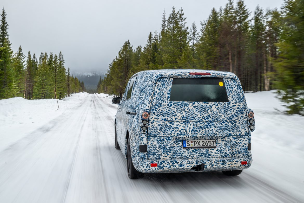 Neue Mercedes-Benz Großraumlimousinen meistern Wintererprobung am PolarkreisNew Mercedes-Benz MPVs master winter testing in the Arctic Circle