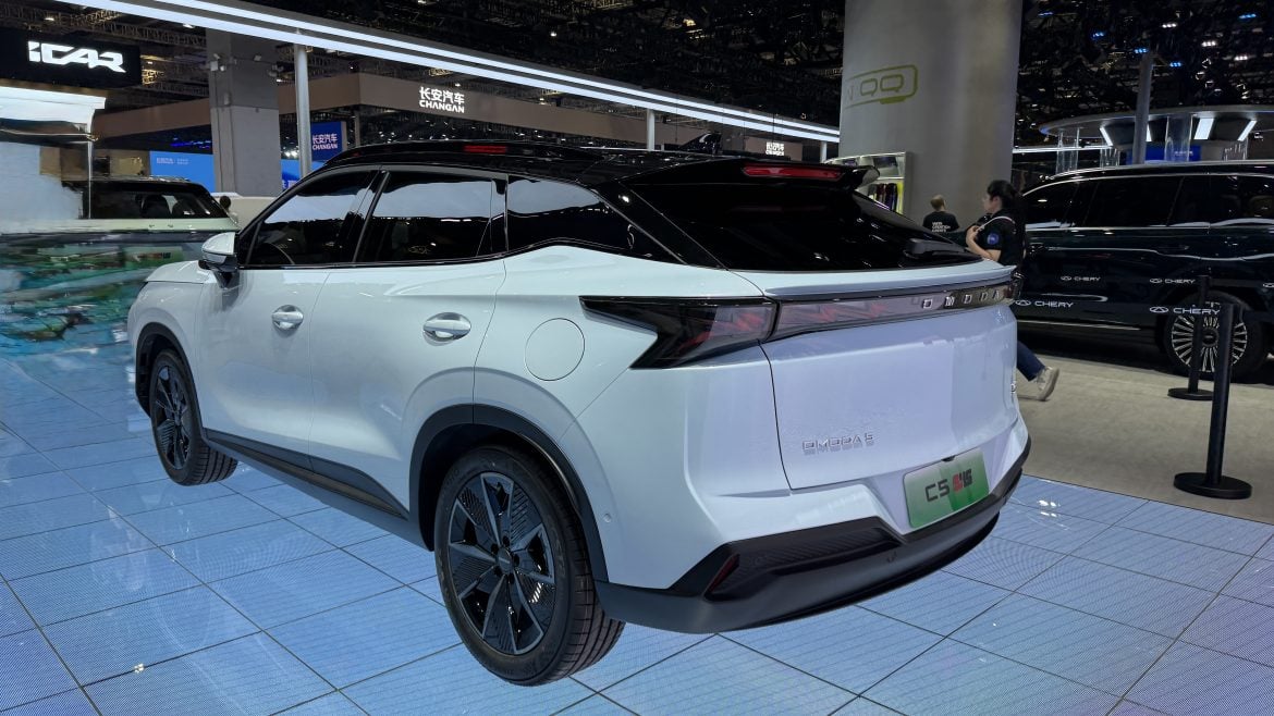 Omoda C5 híbrido