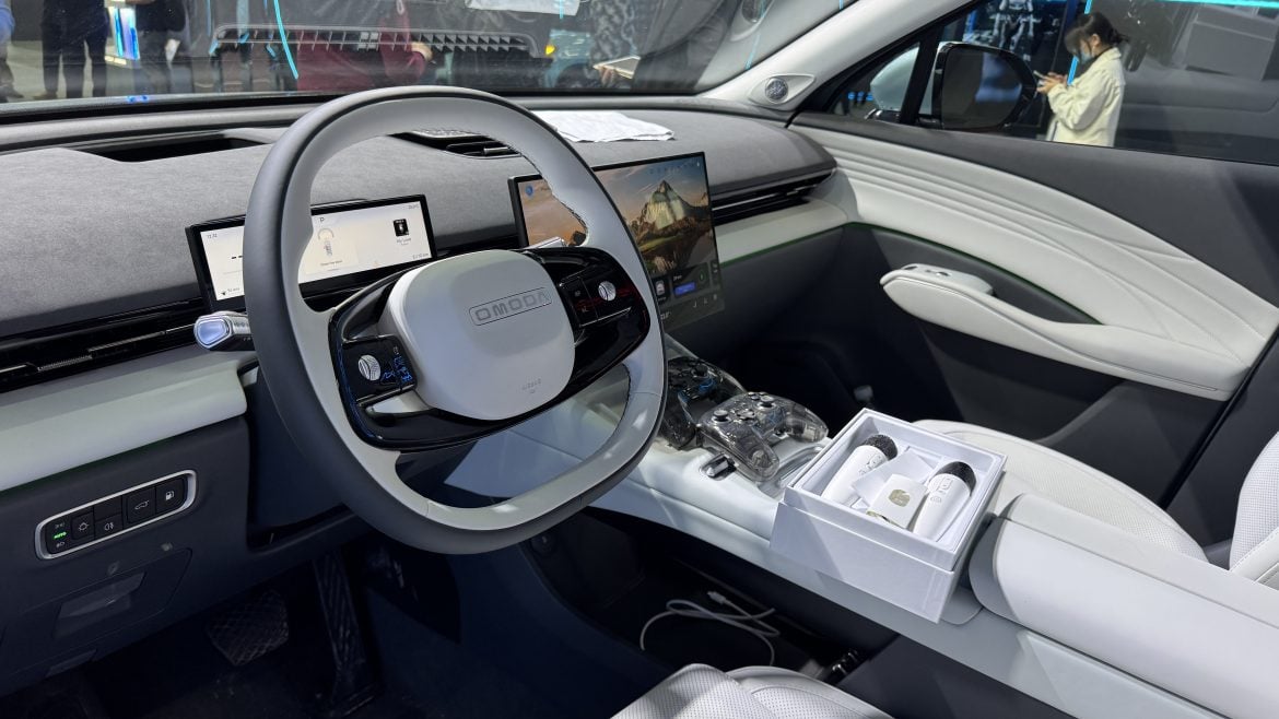 Omoda C7