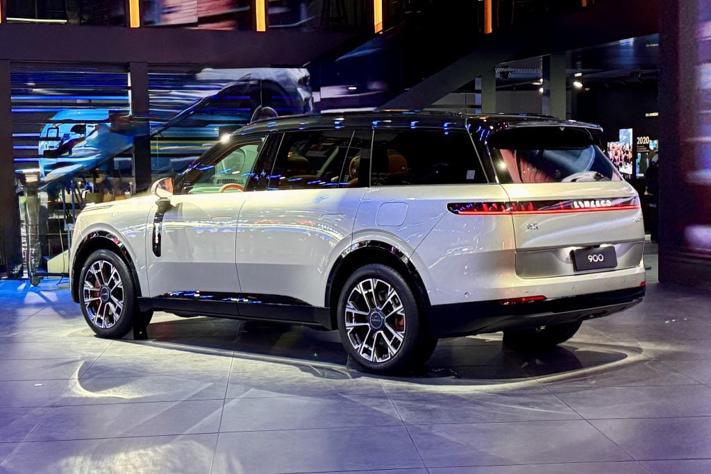Lynk & Co 900