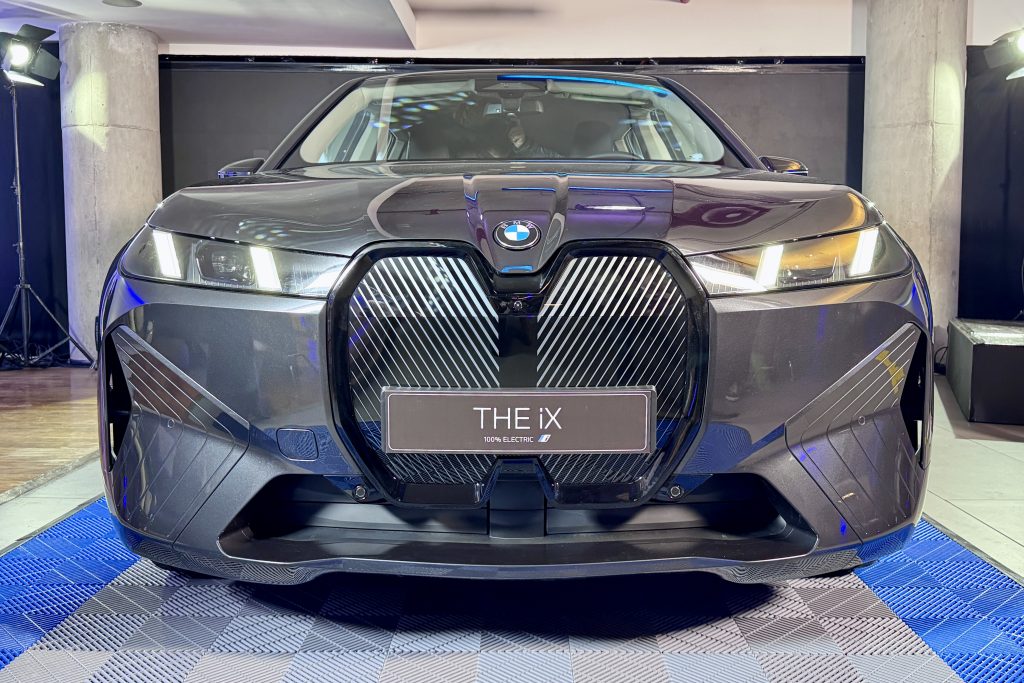 BMW iX