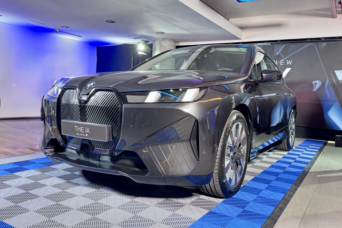 BMW iX