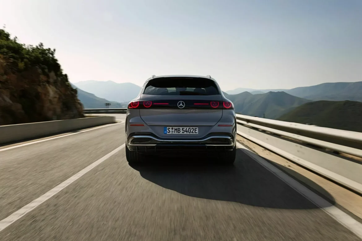 2026-Mercedes-Benz-GLC-with-EQ-Technology-03-2048×1366