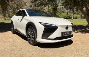 Lexus RZ 450e