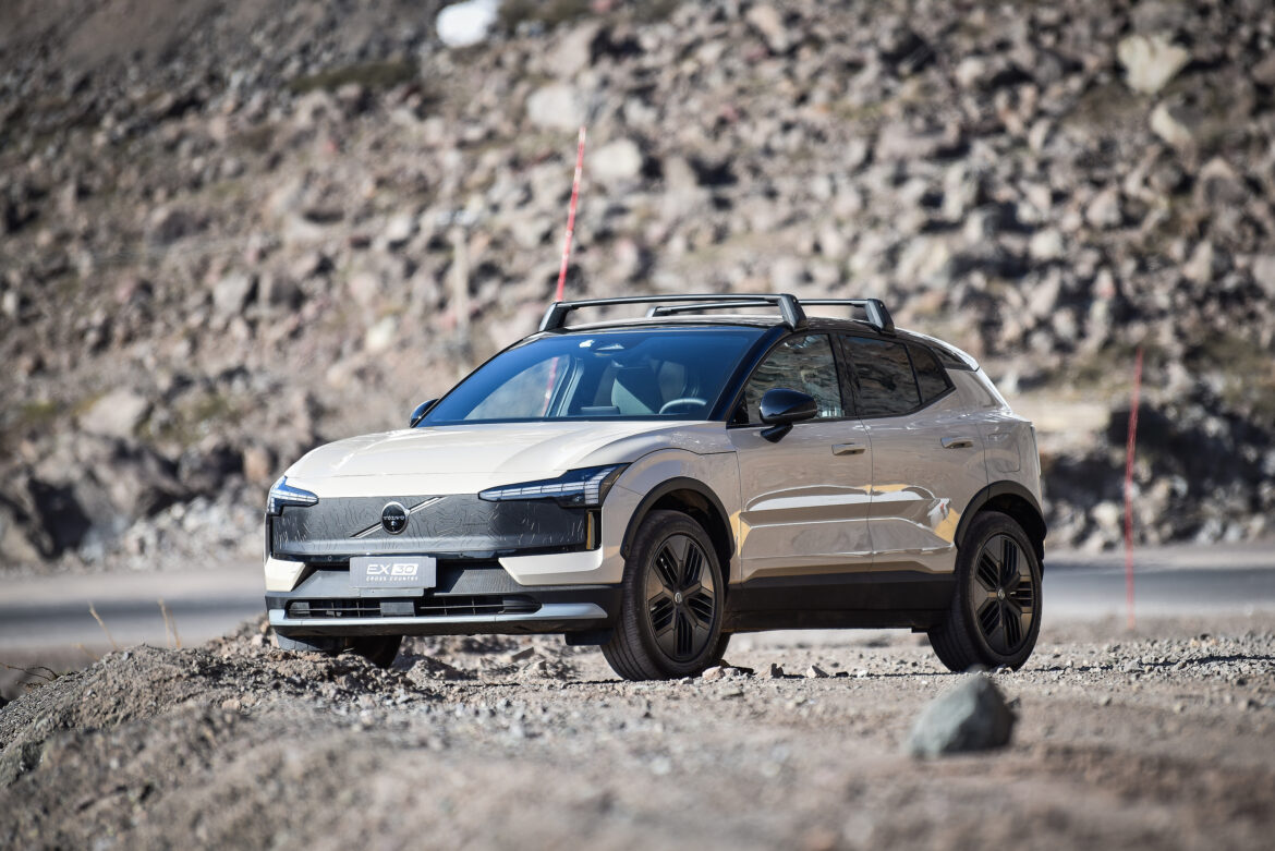 Volvo EX30 Cross Country