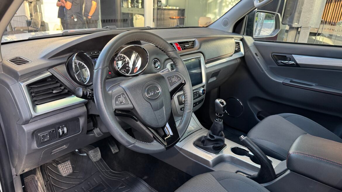 JAC T8