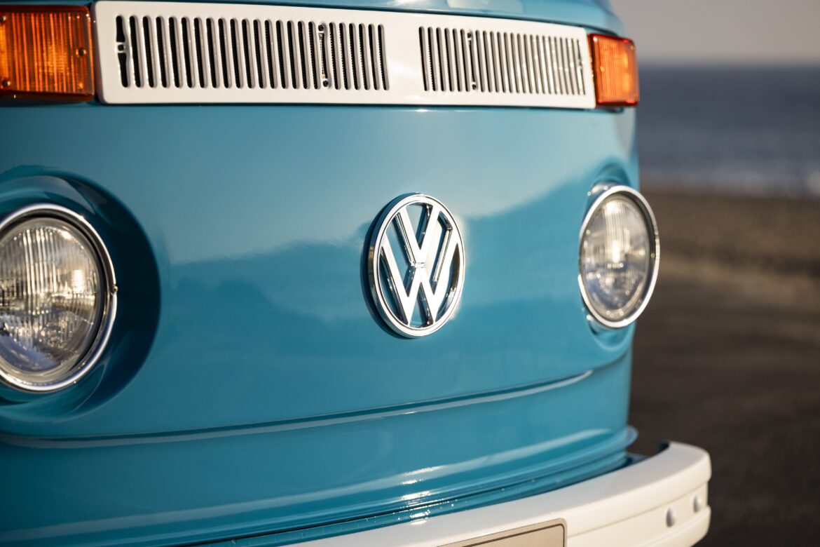 Kombi Rutamotor 19713-1977-volkswagen-bus-azul-more-than-productions-0616