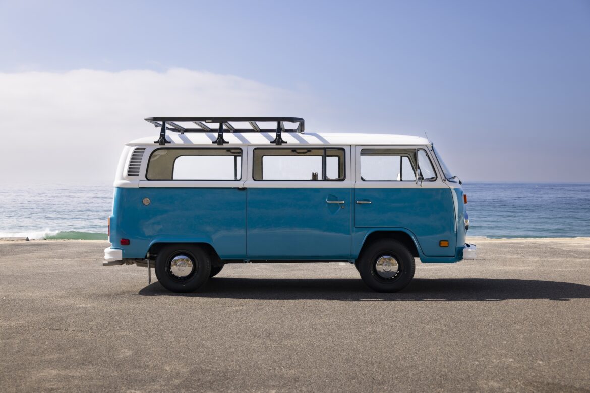 Kombi Rutamotor 19714-1977-volkswagen-bus-azul-more-than-productions-7998