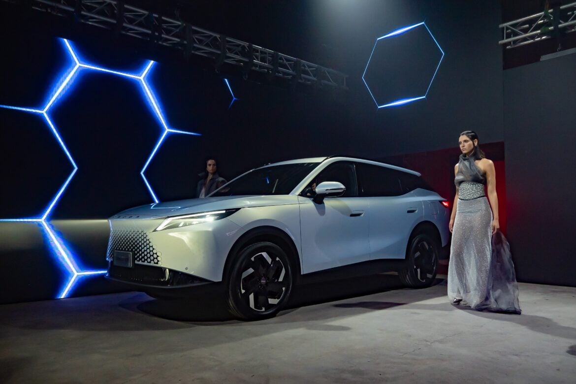 Omoda C7