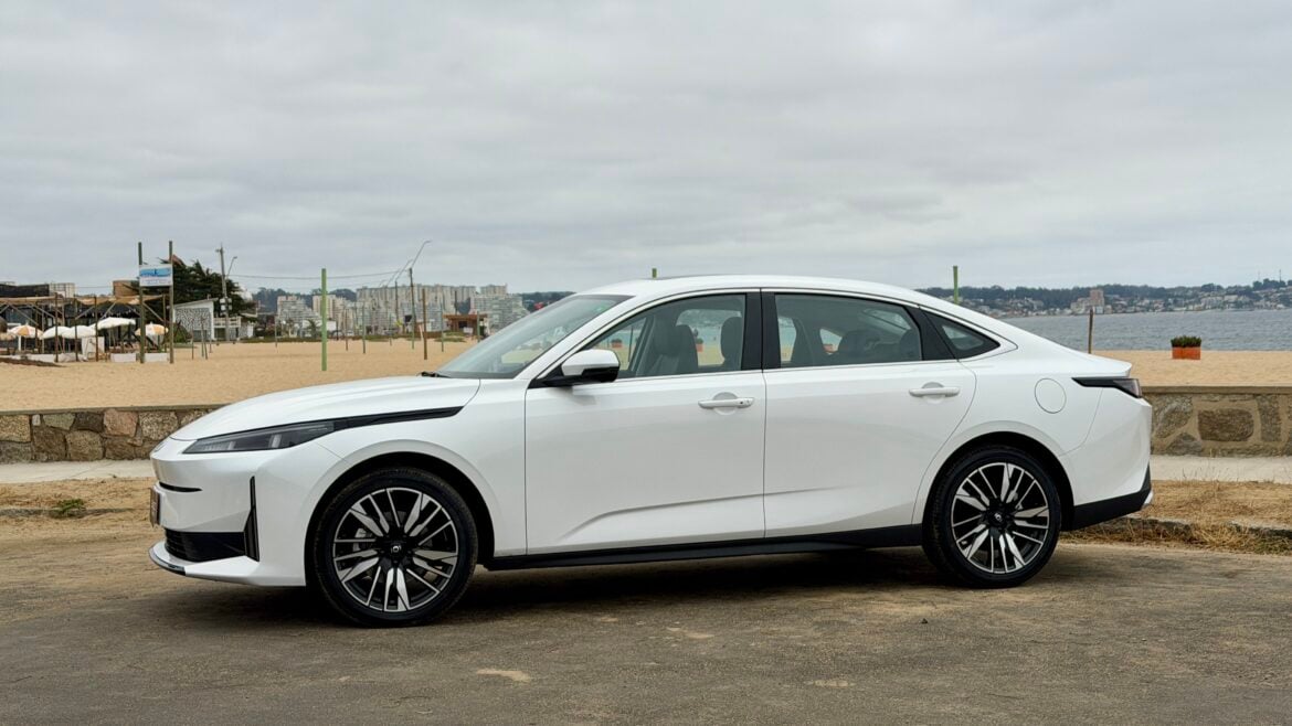 Changan Eado Plus iDD (5)