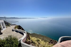El Océano Pacífico desde un mirador en la ruta entre Ensenada y Tijuana.