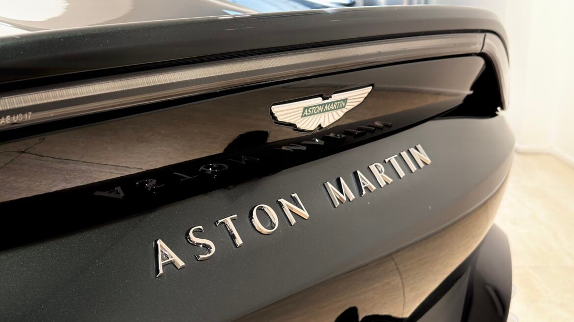 Aston Martin Vantage S Aston Martin Vantage S