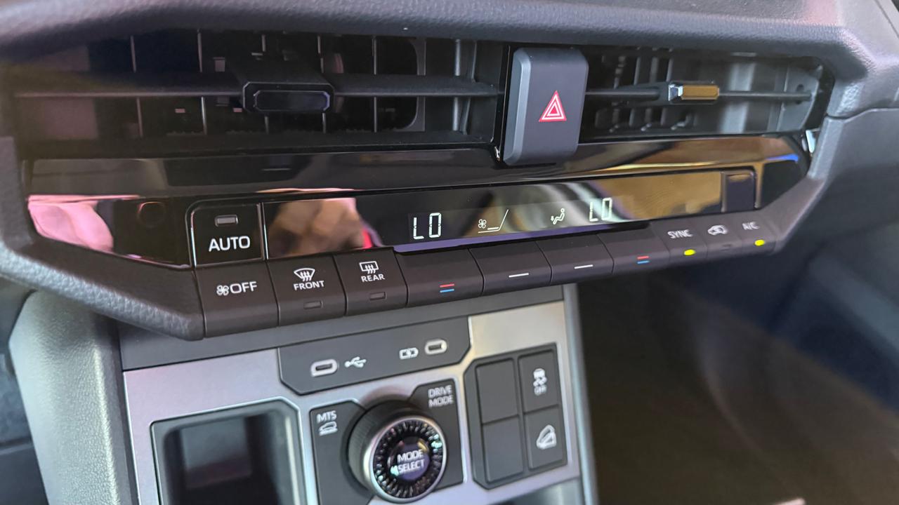 Toyota Hilix eléctrica Rutamotor at 13.55.31 (2)