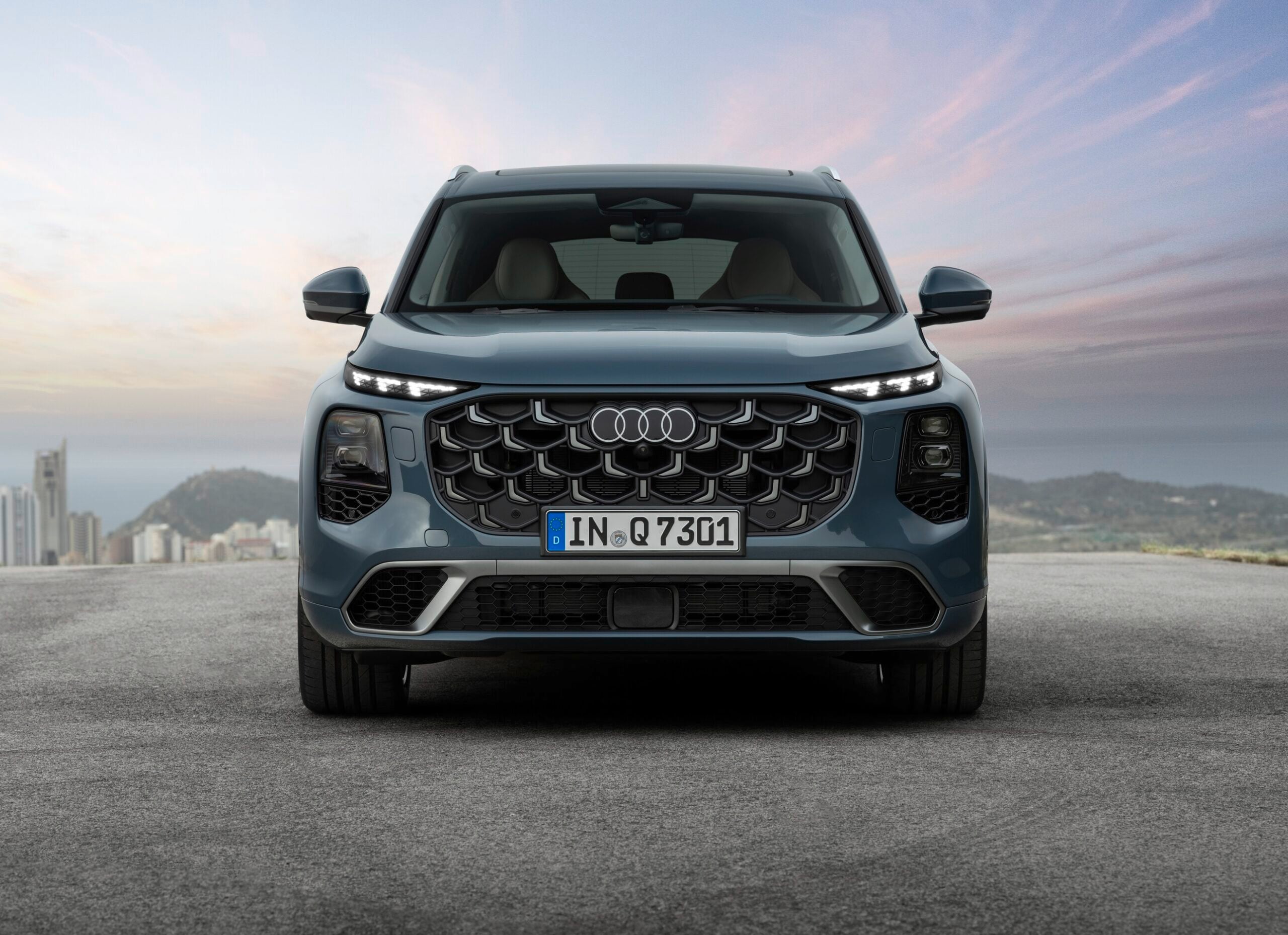 Alopias blue metallic, static photo, exterior, front view