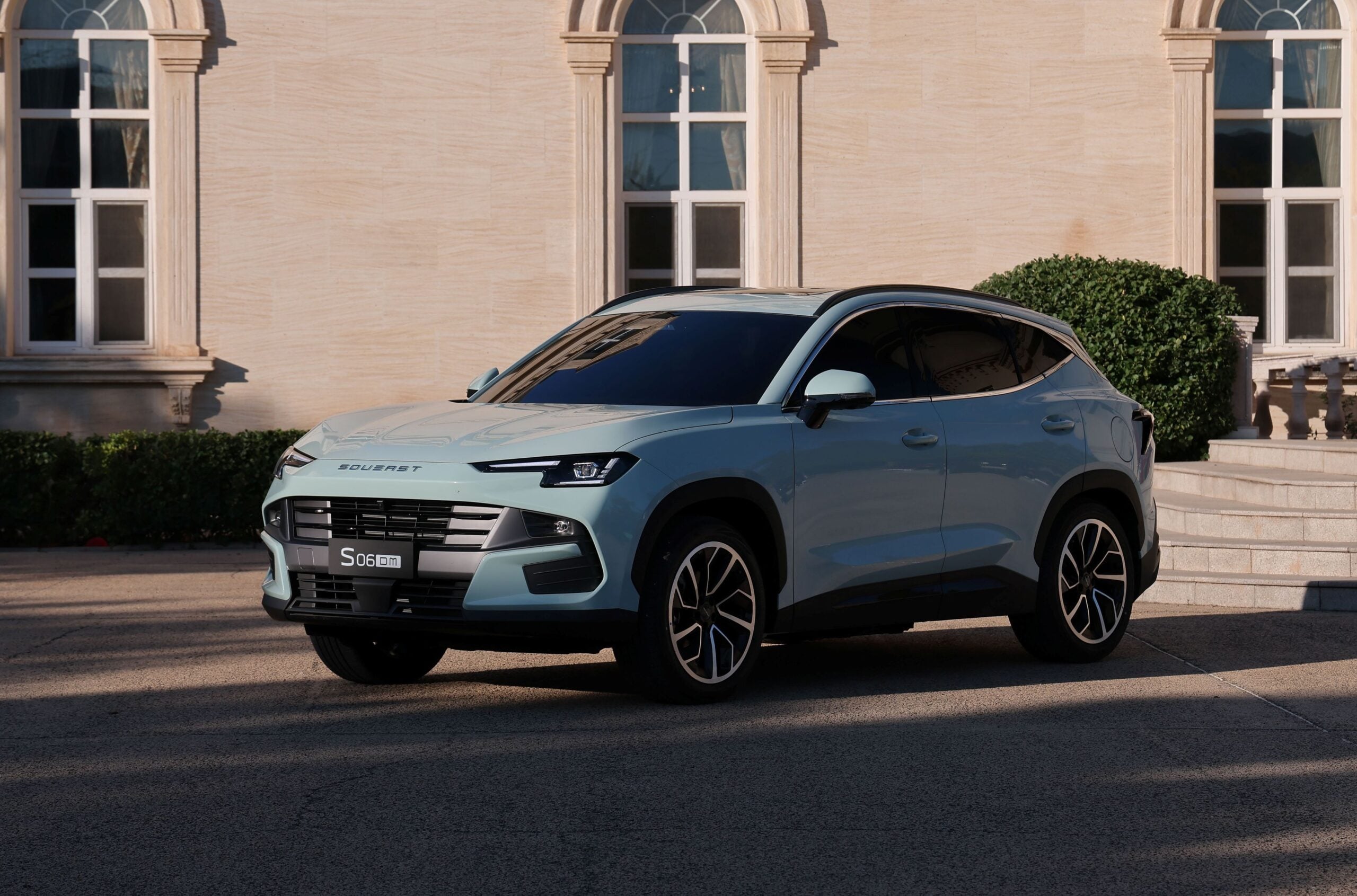 S06 LUX PHEV