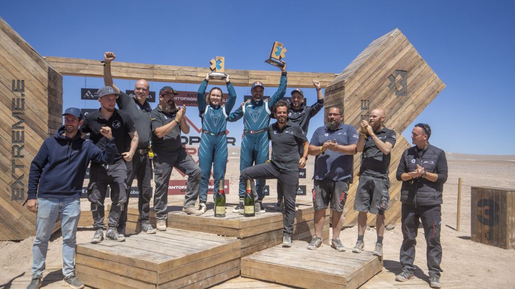 Klara Andersson (SWE) / Nasser Al-Attiyah (QAT), Abt Cupra XE celebrate with team members on the podium